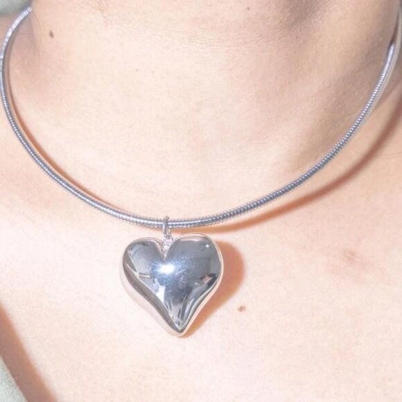 Silver Heart Pendant Choker Necklace - Elegant Women’s Jewelry - Picture 2 of 2